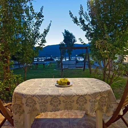 Villa Elli 2 Beach-Front Villa With Garden Itea Esterno foto