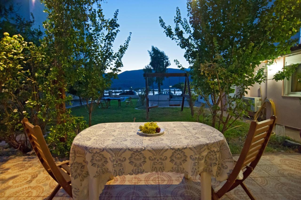 Villa Elli 2 Beach-Front Villa With Garden Itea Esterno foto